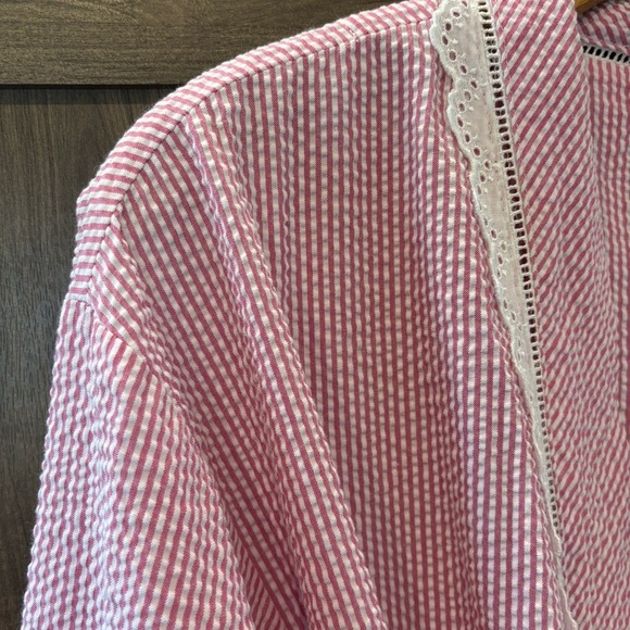 Eileen West Medium striped Robe seersucker with eyelet Trim red white - Picture 3 of 12